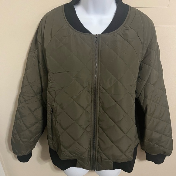 NWT Olive Quilted Bomber Jacket for Women w/ pockets - Picture 3 of 5